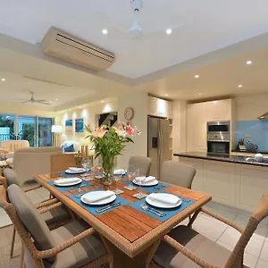 reef-villa-port-douglas.cairnshotels4all.com/